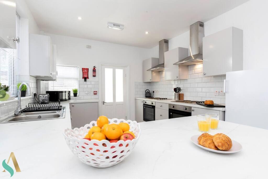 5 Double Bedrooms With Ensuites - Teesside House Tsac เรดคาร์ ภายนอก รูปภาพ