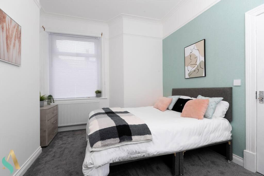 5 Double Bedrooms With Ensuites - Teesside House Tsac เรดคาร์ ภายนอก รูปภาพ