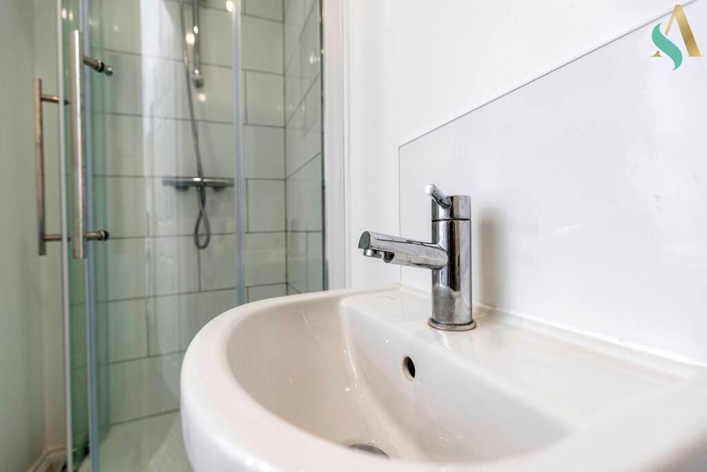 5 Double Bedrooms With Ensuites - Teesside House Tsac เรดคาร์ ภายนอก รูปภาพ