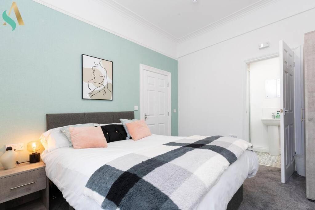 5 Double Bedrooms With Ensuites - Teesside House Tsac เรดคาร์ ภายนอก รูปภาพ